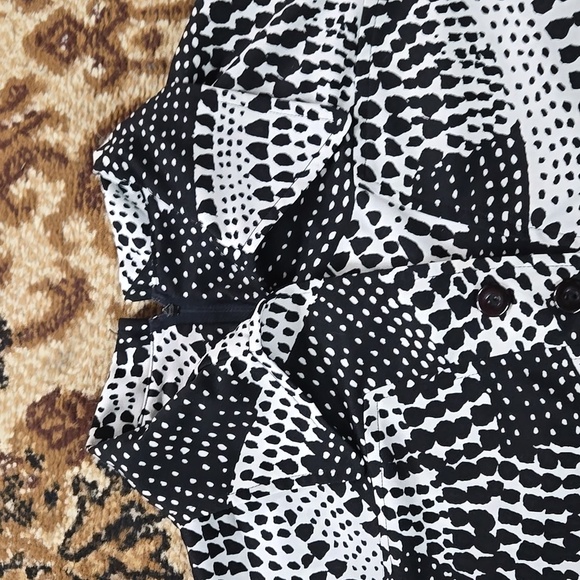 Vintage 70s Polyester Blouse Shirt Daggar Collar Abstract Black and White 1970s - Picture 12 of 15